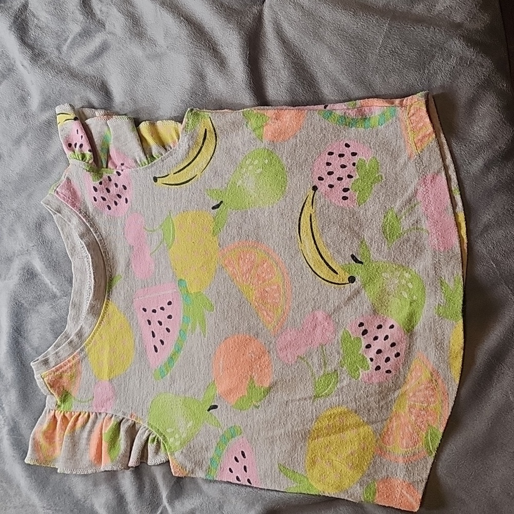 L Gray Shirt size 2t of age